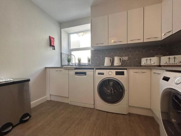 1 bed House Share to rent Image 11