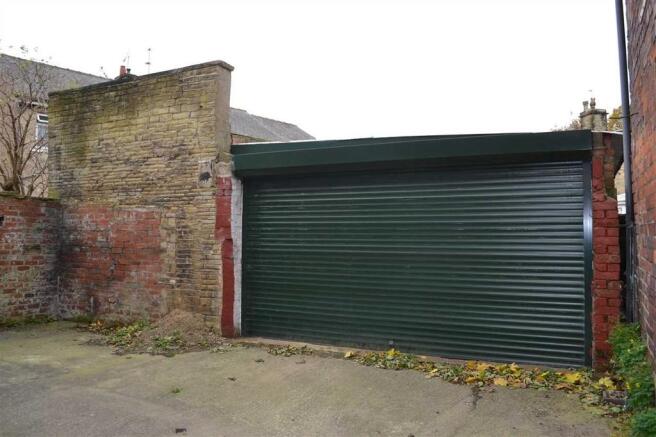 garage/ workshop