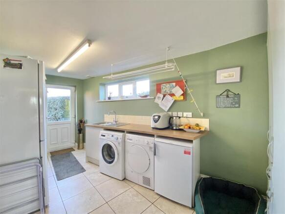 5 bed Detached for sale Image 10