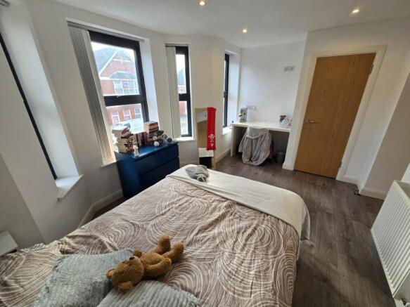 Bedroom 5 (2)
