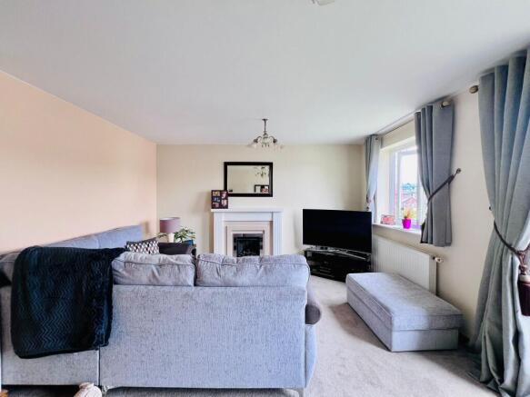 LIVING ROOM (3).jpeg