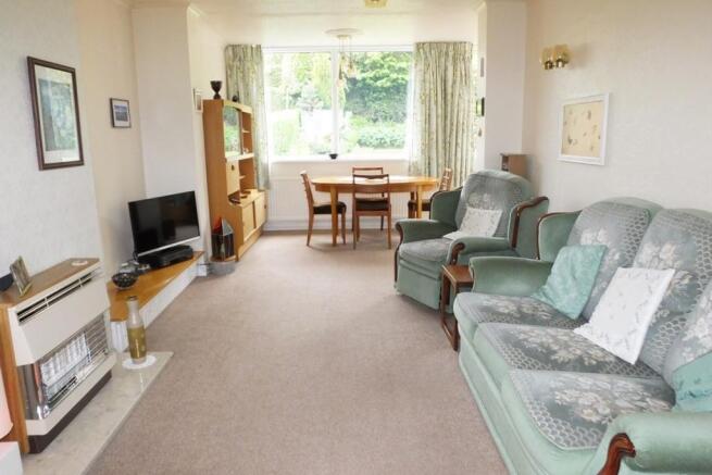 lounge/dining room
