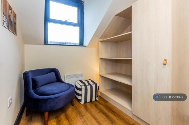 Studio to rent Image 10