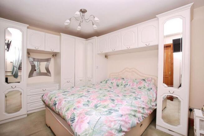 4 bed Detached for sale Image 9