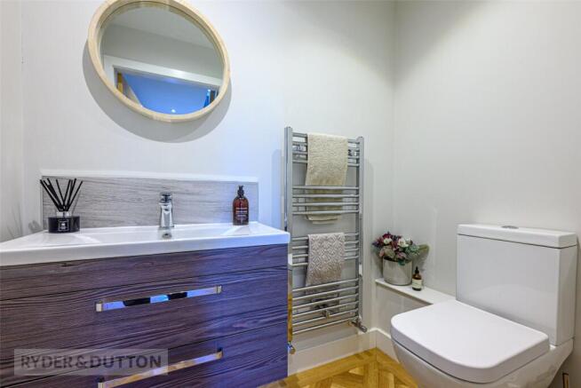 4 bed Detached for sale Image 10