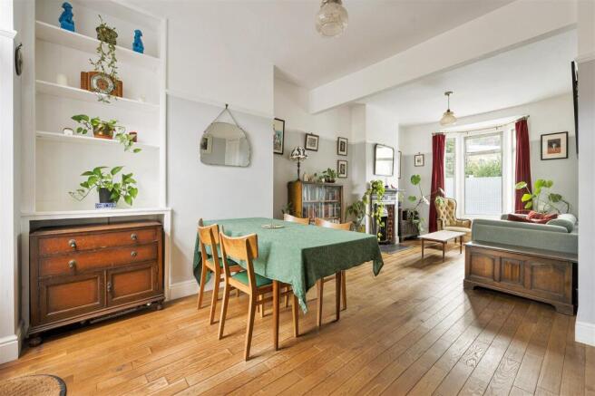 Chestnut Avenue, E7
