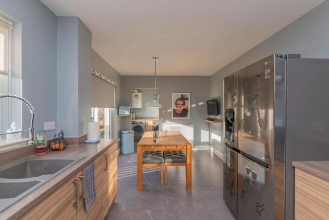 11. Kitchen (4).jpg