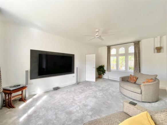 4 bed Detached for sale Image 4