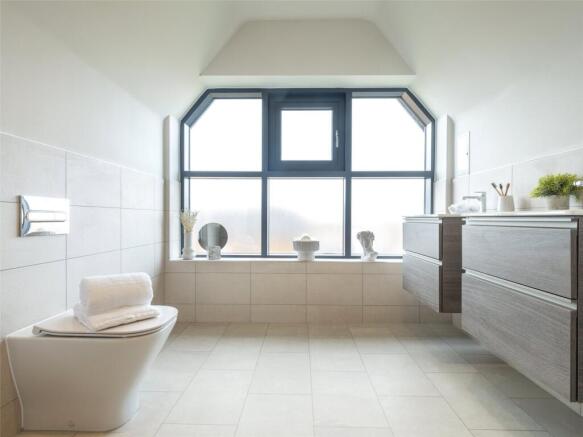 5 bed Detached for sale Image 8