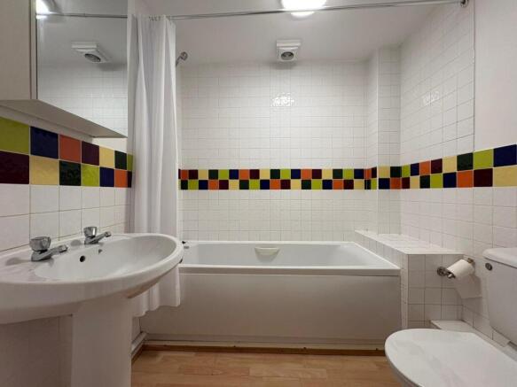 2 bed Flat to rent Image 6