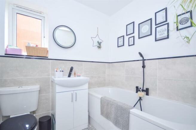 BATHROOM/W.C.