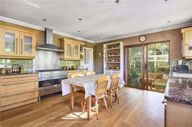 5 bed Detached for sale Image 4