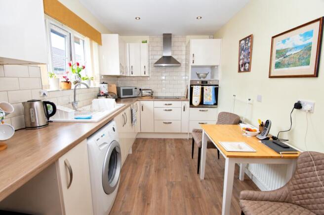 Priory Gardens, Burnham-on-Sea, Somerset, TA8 photo 4