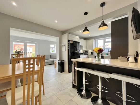 KITCHEN DINER