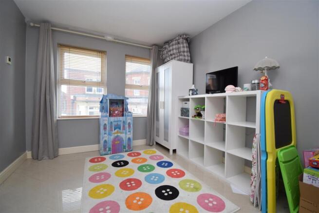 3 bed Town House to rent Image 9