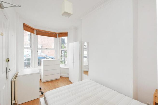 5 bed House to rent Image 5