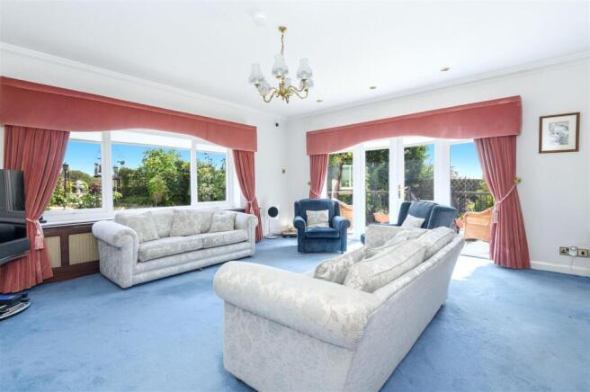 4 bed Detached for sale Image 8