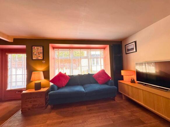 Kitchen / Lounge