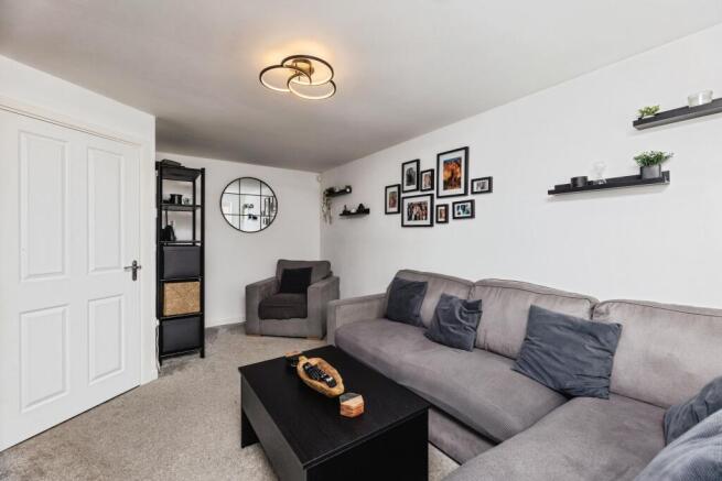 3 bed Semi-Detached for sale Image 6