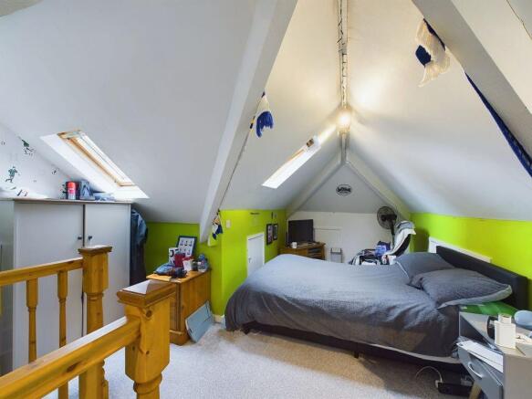 4 bed Semi-Detached for sale Image 10