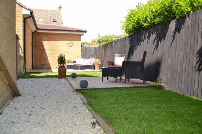 FRONT GARDEN