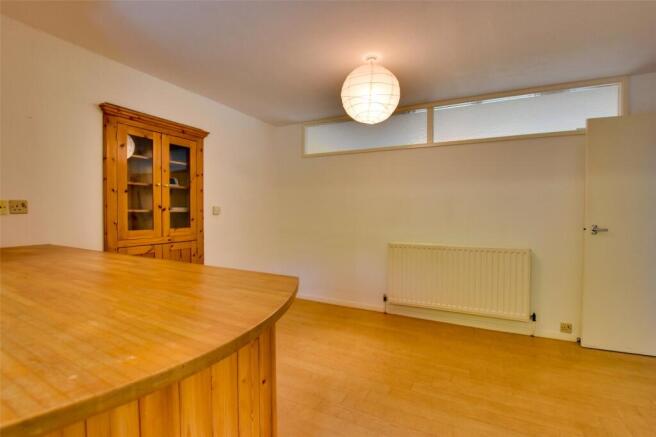 4 bed Bungalow for sale Image 5