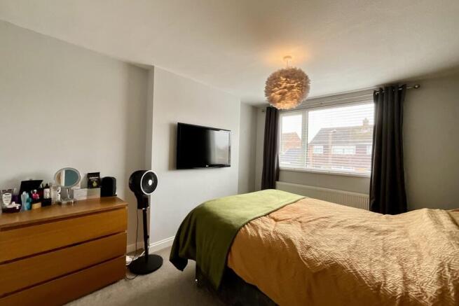 4 bed Semi-Detached for sale Image 10
