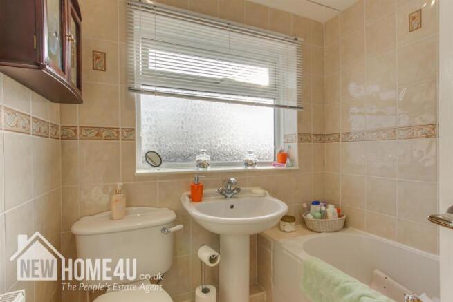 FAMILY BATHROOM: