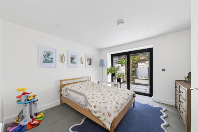 3 bed Terraced for sale Image 9