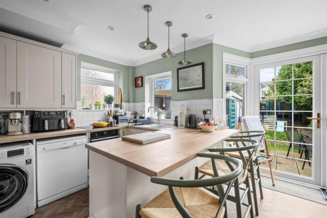 OPEN PLAN KITCHEN/DINING ROOM