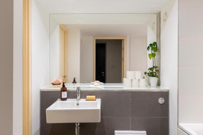 2L1S0BH - Bathroom D.jpg