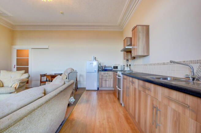 2 bed Ground Flat for sale Image 4