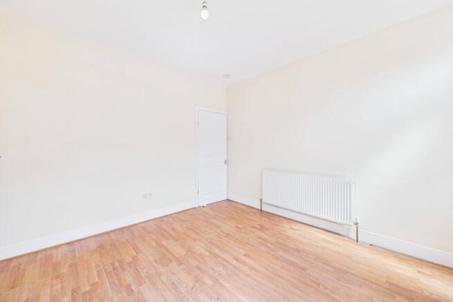 3 bed Terraced to rent Image 6