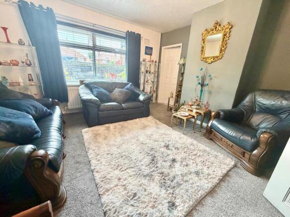 4 bed Semi-Detached for sale Image 4