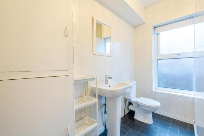 5 bed House to rent Image 9
