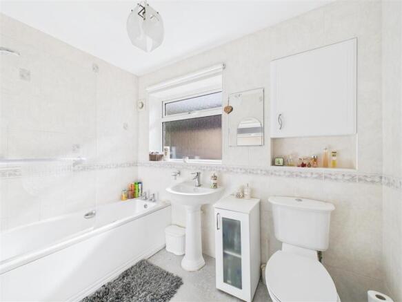 3 bed Detached Bungalow for sale Image 12