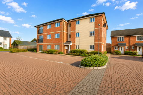 Henlow Place, Farnborough, GU14