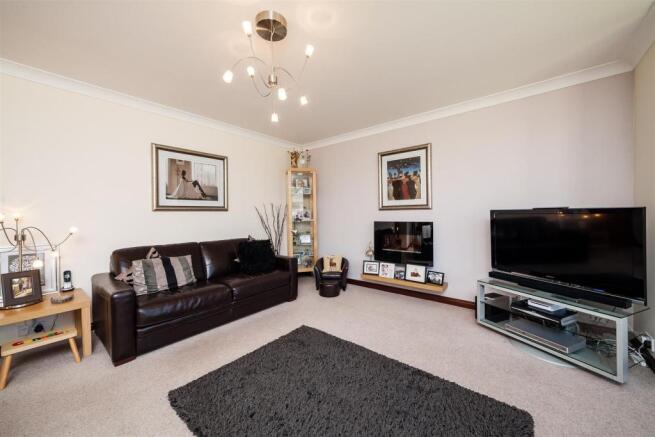 Lounge/ Dining Area