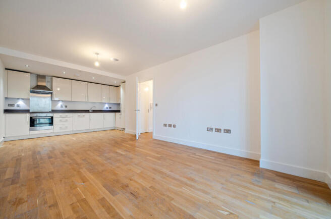 1395204-2-695f8f5...