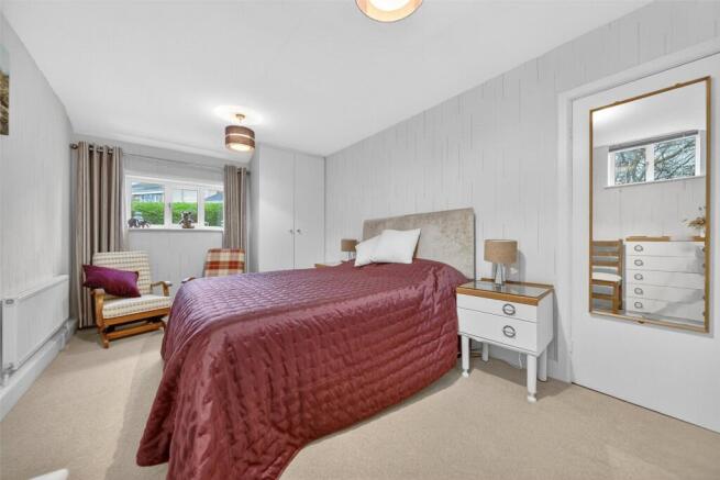 6 bed Detached for sale Image 9