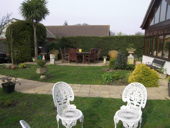FRONT GARDEN