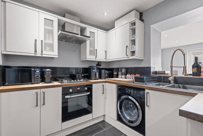3 bed Town House for sale Image 6