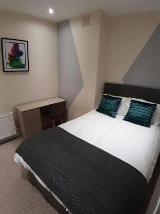 4 bed House to rent Image 6