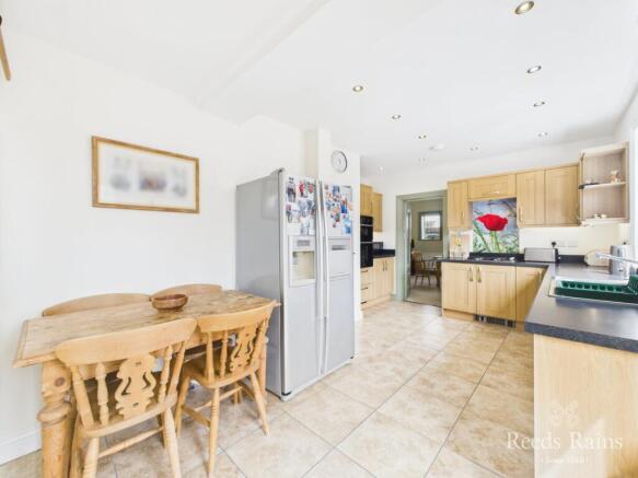 4 bed Detached for sale Image 8
