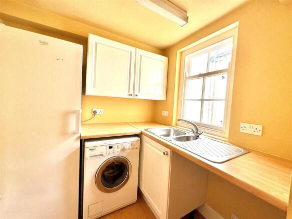 2 bed Apartment for sale Image 11