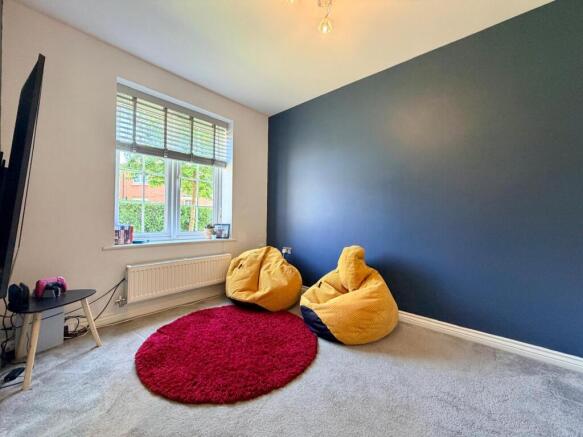 4 bed Detached to rent Image 11