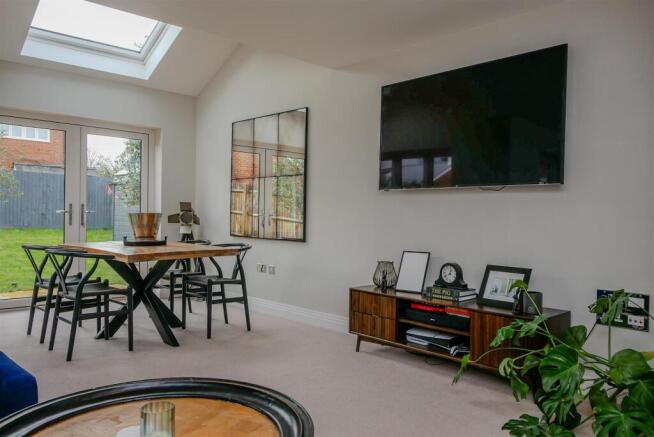 Lounge/Dining Room