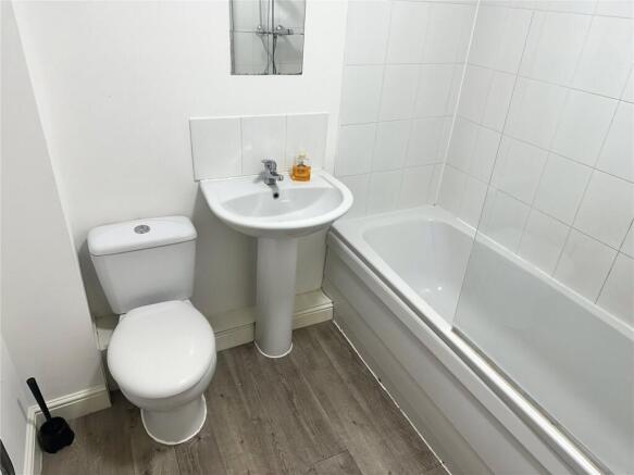 2 bed Apartment to rent Image 7
