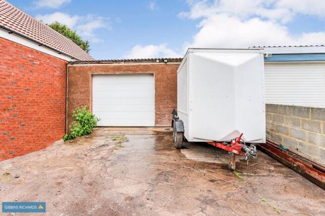 Garage/Parking
