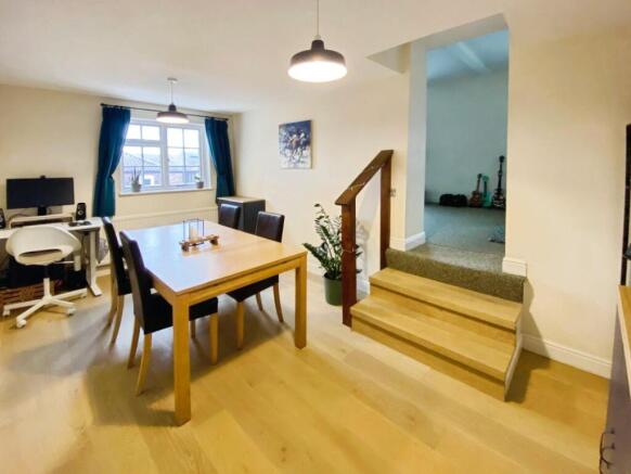 3 bed Apartment for sale Image 9